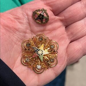 Vintage Filigree brooch and another small one...